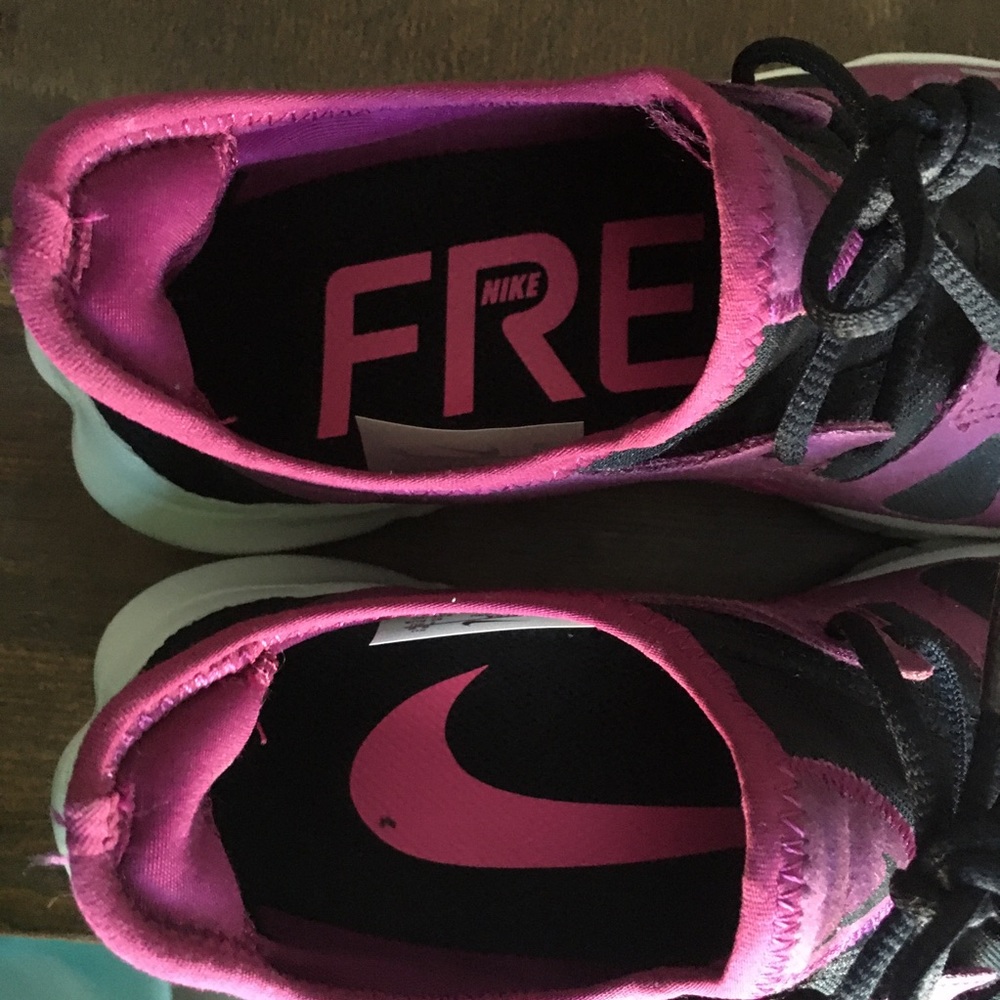 Nike Sneakers - Picture 6 of 6